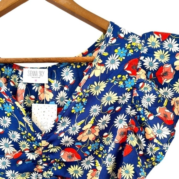 Sienna Sky Floral Ruched Crop Top Adjustable Front Womens Size Medium New - Picture 6 of 8